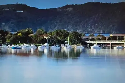 Image de Tree Tops. . Stunning water views. . . tranquil and relaxing. . 5 min to Beach. .