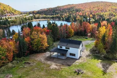 Image de Chalet Bèlkay | 1h From Montreal | lake, hot tub, firepit, family-friendly