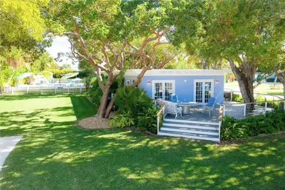 Image de Charming Bayfront Cottage in Heart of Islamorada with Pool, Dockage, Beach, Kayaks & More