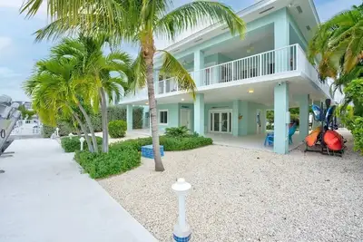 Peaceful Home with Skiff Dockage + Access to Private Bayfront Beach