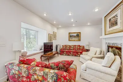 Image de Family-Friendly townhouse near lake - convenient & walkable location