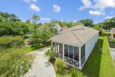 Image de Antique Lovers Paradise on Main St! Gorgeous custom built house in Bay St. Louis