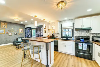 Image de Weekend Getaway in Cornelius: Walk to Dining!