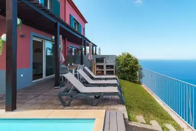 Image de GuestReady - Séjour raffiné avec vue sur la mer