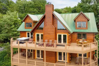 Image de Grand Mountain-View Cabin • Hot Tub + Theater + Game Room | Big Bear Lodge