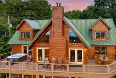 Image de Sleeps 22, 2 Homes | Theater Room, Game Room, Hot Tub, Smoky Mountain Views