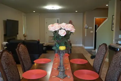 Image de Charming 3-bedroom luxury townhome at Great Location