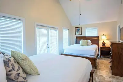 Image de Make Yourself at Home with a Complete Kitchen and Pool Access Just Steps Away!