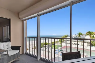 Image de Reef Club 302 Beachfront Condo