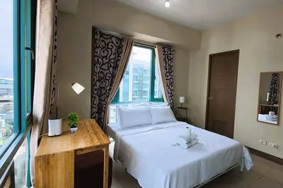 Image de Restful Condo Unit, 10 mins walk to Naia3 with Airport View and Balcony