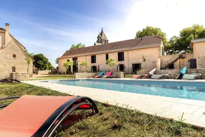Image de Grange La Roca Masia - Les Pivoines, piscine, jardin, 1 chambre 2/4 personnes