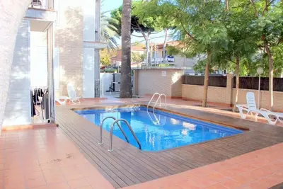 Image de Edificio De Aptos. En Castelldefeles (Barcelona) Con Piscina, 5 pers.