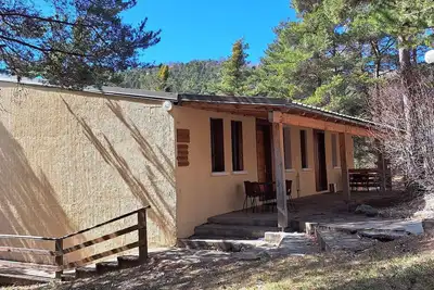 Image de Gîtes en Provence au cœur de la pinède, à 10 min du lac de Serre Ponçon!