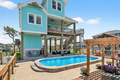 Image de 3br Bay Front Retreat w/ Pool, Lighted Fishing Pier, Kayaks & Pet-Friendly!