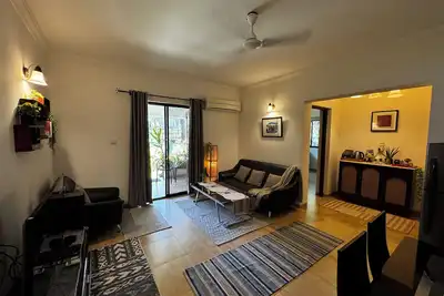 Image de A spacious  2bhk poolside apartment nestled in the foothills - 8min from beach.