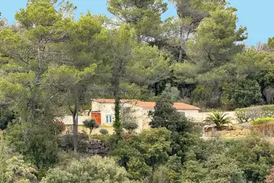 Image de Maison d'artiste dans domaine privé.