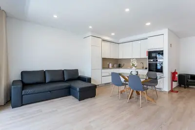 Image de Apartamento Elegante T2 em Quarteira by Lovelystay