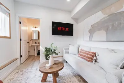 Image de GarageSuite| 2bd + Ping Pong Fun