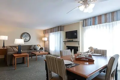 Image de 3 Units | Full Kitchens & Pool | Free Parking |Quiet Ramona Retreat