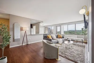 Image de Spacious 2br with huge balcony, gym and lounge, 5 min to Dca, near Dc