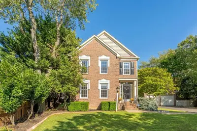 Image de Large Modern Home w/ 2 Car Garage & Fenced Yard. Pet Friendly. 20 min to Dc.
