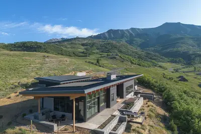 Image de The Lookout - New Luxury Home, w/ Hot Tub, Game Room, & Epic Views