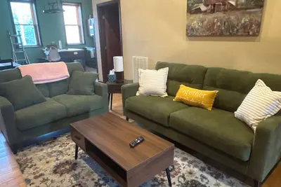 Image de Gorgeous, downtown\napartment w/ laundry in unit