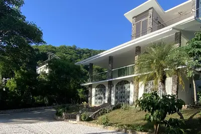 Image de Coco Brisas Lodge - Steps to the beach - Private pool - Sleeps 15