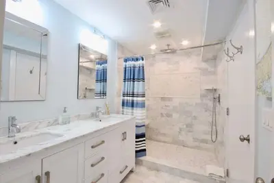 Image de Family friendly 4-bedroom house in wonderful Water Mill. Home away from home!