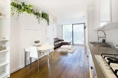Image de Beautiful London Townhouse - 5 mins from Queens Road Station