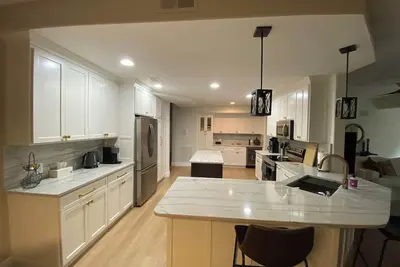 Image de Seasonal Rental  Spacious 2-bedroom condo with resort amenities