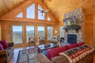 Image de Long Range Views + Serenity! 4 Br Cabin with Hot Tub, Game Room, Fire Pit!