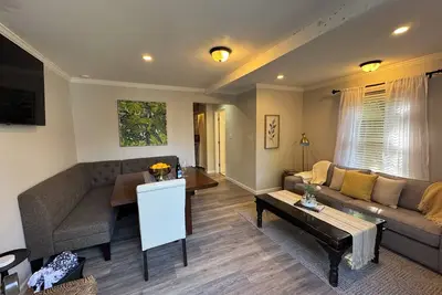 Image de Evermore Carriage House—Short Walk to 3rd Street!
