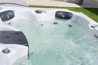 Image de Le Beluga Spa Bouguenais à 5 minutes de l'aéroport Nantes Atlantique et de Rezé
