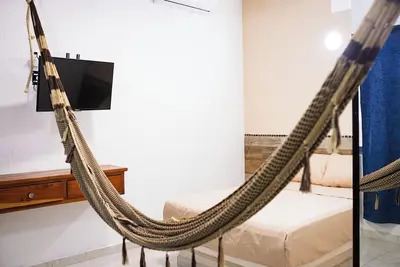 Image de Centrally located private home with A/C, King bed and WiFi