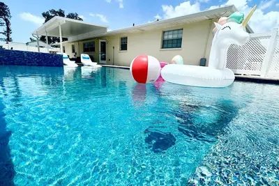Image de Heated Pool-Spa. Family Retreat-Near Anna Maria Island and Bradenton Beach.