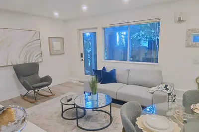 Image de Stylish 2 Bed Garden Suite w/ yard and gazebo in Upper Lonsdale (great access)