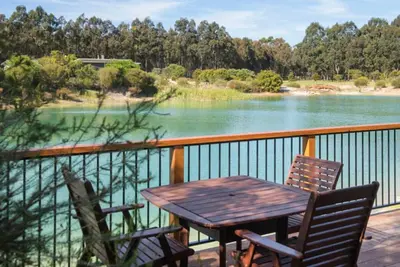 Image de Wirraway Luxury Chalet | Lake Views | Private Gardens
