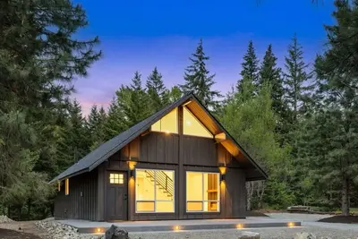 Image de Charming Mountain Chalet on Big Creek • 3 Br • 1 Ba • Sleeps 7