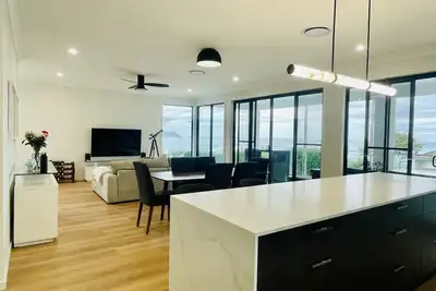 Image de New 5 Bed Terrigal Home with Pool, Games Room and Ocean Views. 700m to Beach.