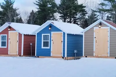 Image de Bunkie Cabin(dbl bed with dbl Bunkie bed) close to Lakes, Zipline, Ski & Vineyards