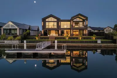Image de Luxury Canal Front Home in Whitianga with Private Pontoon for Mooring Boat