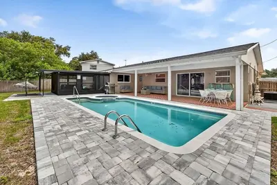 Stunning 3br Heated Pool Home in Largo