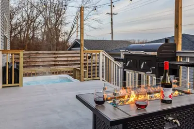 Image de The Sheridan Duo | 11br + Sauna + 2 Hot Tubs