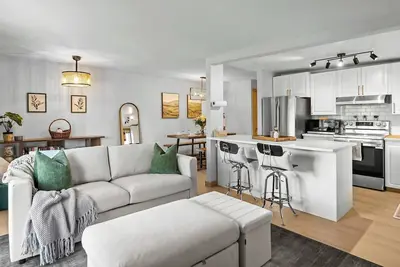 Image de Urban Sanctuary | Chic 3br Inglewood Stay w/ Yard