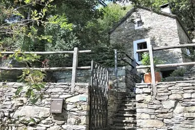 Image de Maison de vacances à Cugnasco avec piscine