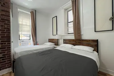 Image de Color Pop Duplex - Sleeps 13 - Heart of Midtown West