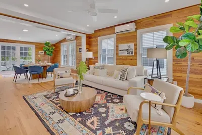 Image de **The Artist’S Aviary @ Old Town** Newly Renovated Home & Pool + Last Key Servic