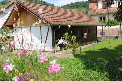 Image de House by the river.