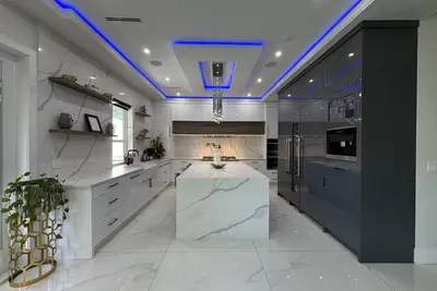 Image de Luxury Home in Surrey Central | Hvac | Free Parking